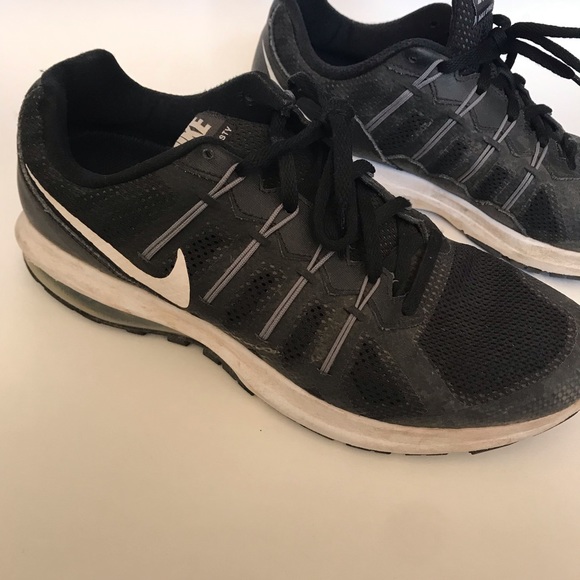 Nike Air Max Dynasty Running Shoes - Picture 2 of 8